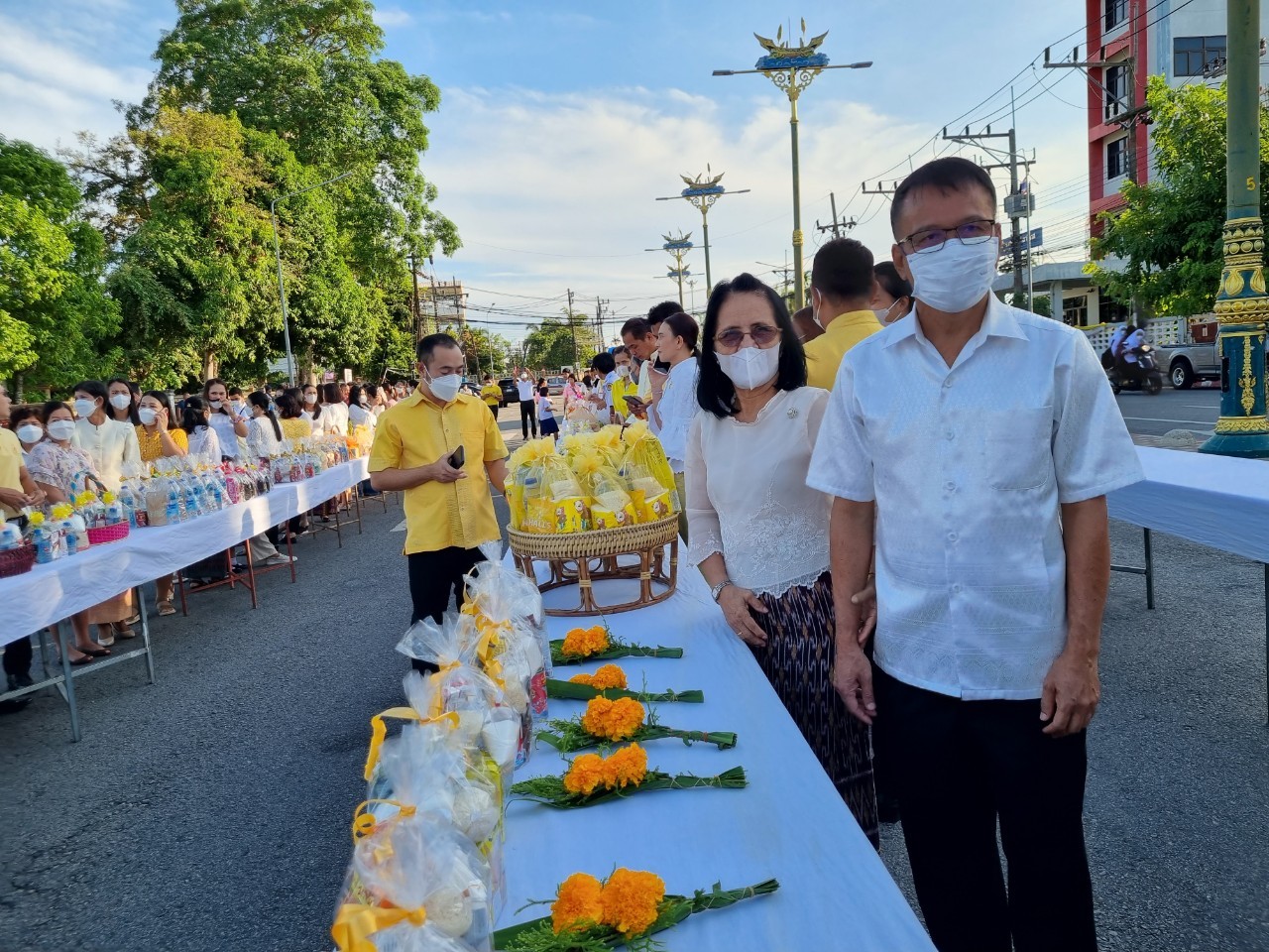 LINE_ALBUM_ตักบาตร พระสังฆราช_๒๓๐๖๒๖_11