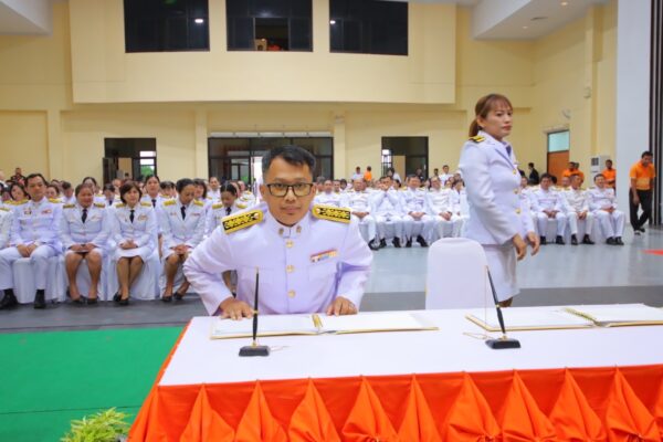 LINE_ALBUM_พิธีเจริญพระพุทธมนต์และลงนามถวายพระพ_241209_16