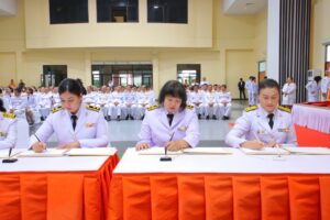 LINE_ALBUM_พิธีเจริญพระพุทธมนต์และลงนามถวายพระพ_241209_8