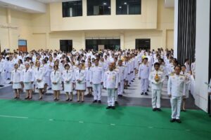 LINE_ALBUM_พิธีวางพานพุ่มและจุดเทียนถวายพระพร 28768_250730_12