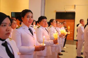 LINE_ALBUM_พิธีวางพานพุ่มและจุดเทียนถวายพระพร 28768_250730_3