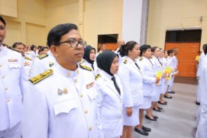 LINE_ALBUM_พิธีวางพานพุ่มและจุดเทียนถวายพระพร 28768_250730_6