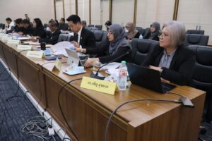 LINE_ALBUM_ประชุมรับฟังร่างแผนพัฒนาจังหวัด 71-75 (28-10-6_251029_4